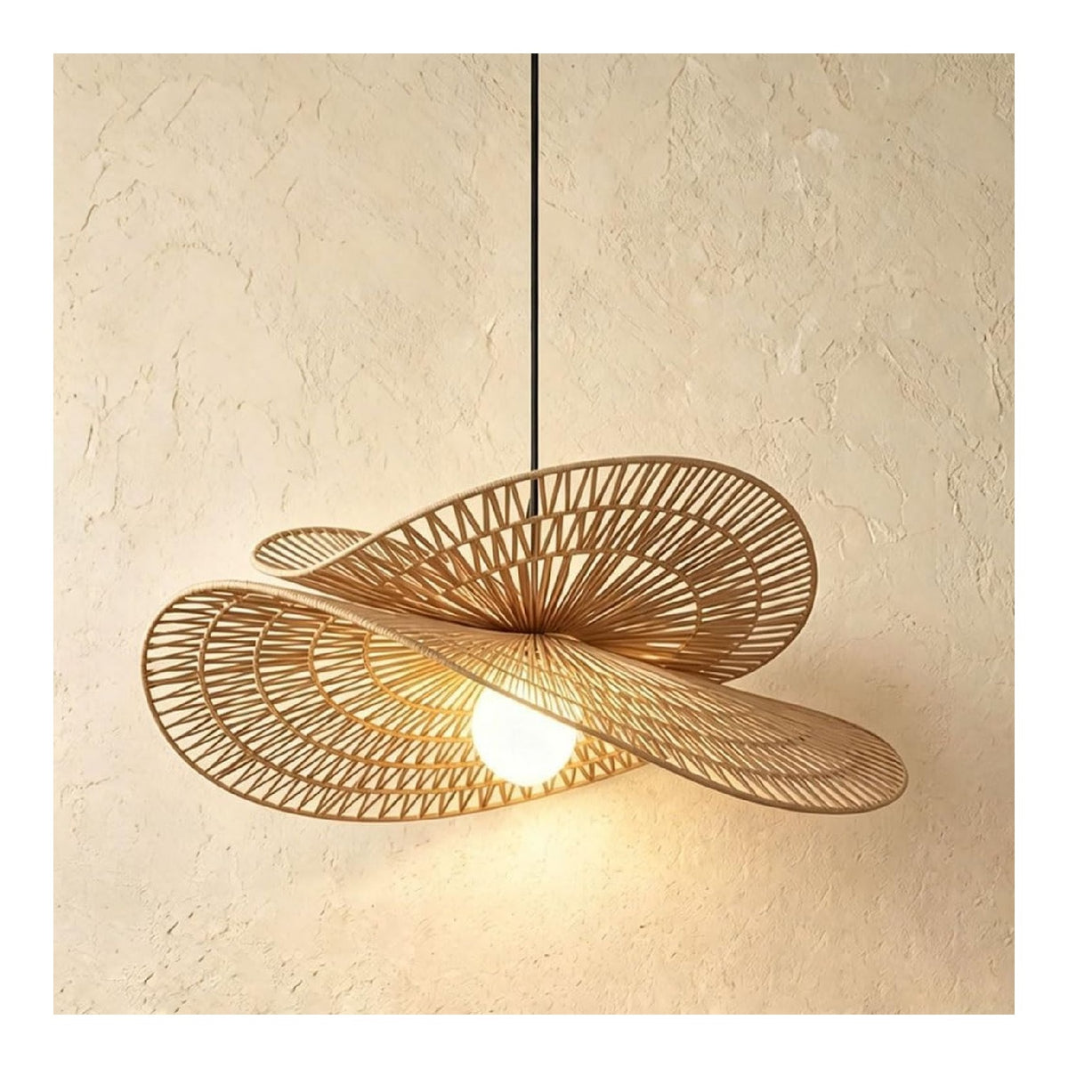 Suspension Ambre et Rouge a presence elegante et lumiere agreable E27