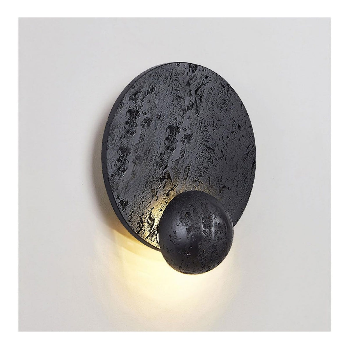Luminaire Noir et Ambre a silhouette graphique de type applique murale 6 W