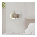Solution lumineuse Blanc et Ambre au dessin sobre en format applique murale 60 W